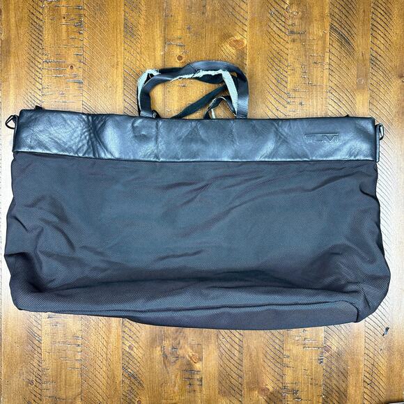 TUMI Bag Tech 2Way Ballistic Nylon Duffle Tote Carry On Black 525C Shoulder - Picture 3 of 16